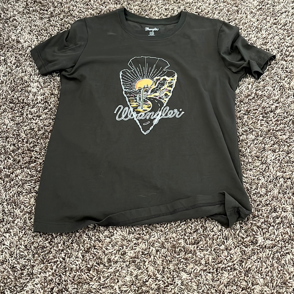 Wrangler t shirt - size medium
